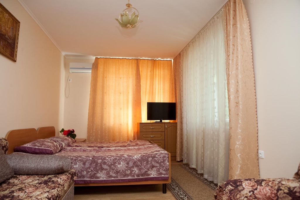 Четырёхместный номер с лоджией и балконом