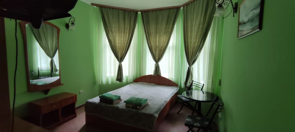 Одноместный номер эконом с видом на горы