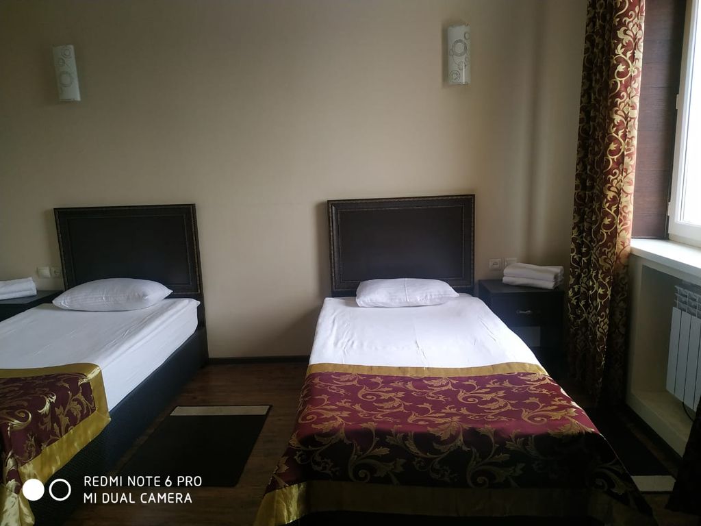 Двухместный номер с 2 отдельными кроватями люкс с 2 раздельными кроватями и диваном