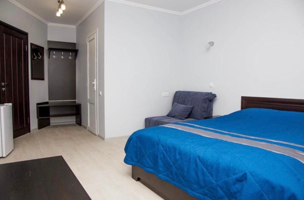 Трёхместный номер улучшенный с видом на город