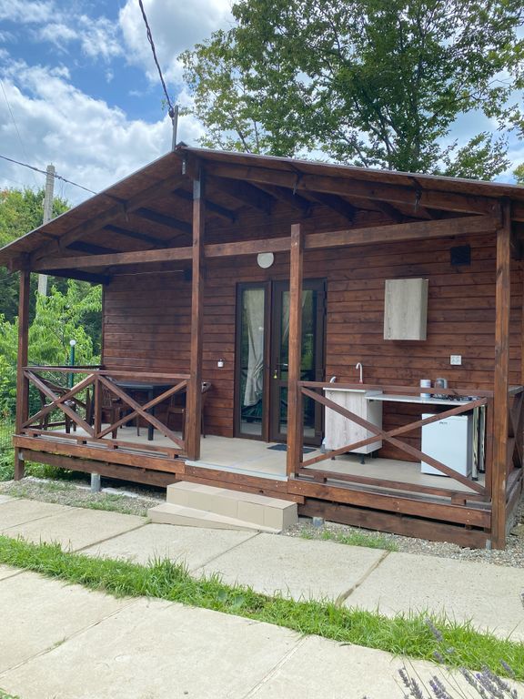 Дом бунгало с видом на сад