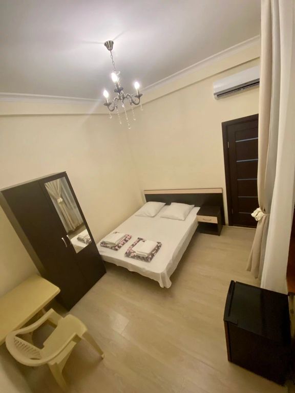 Трёхместный номер люкс с видом во двор без балкона на 1этаже