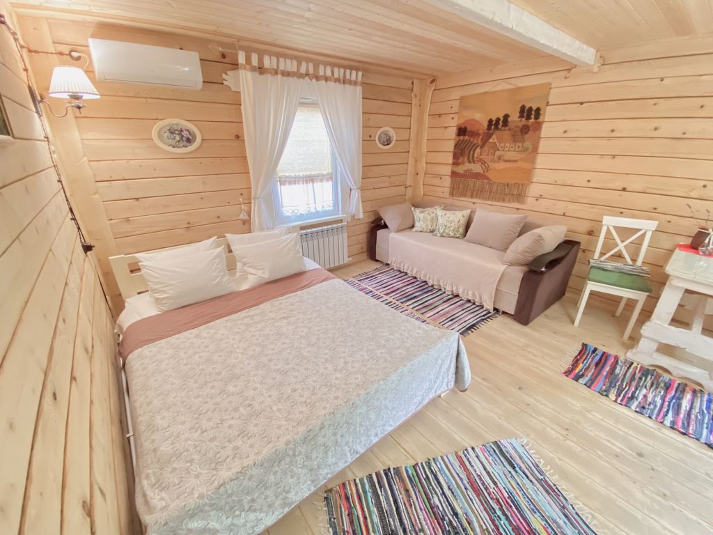 Семейный номер с видом в сад