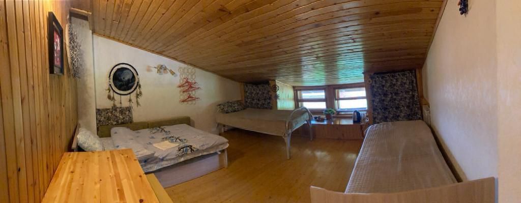 Трёхместный номер мансарда