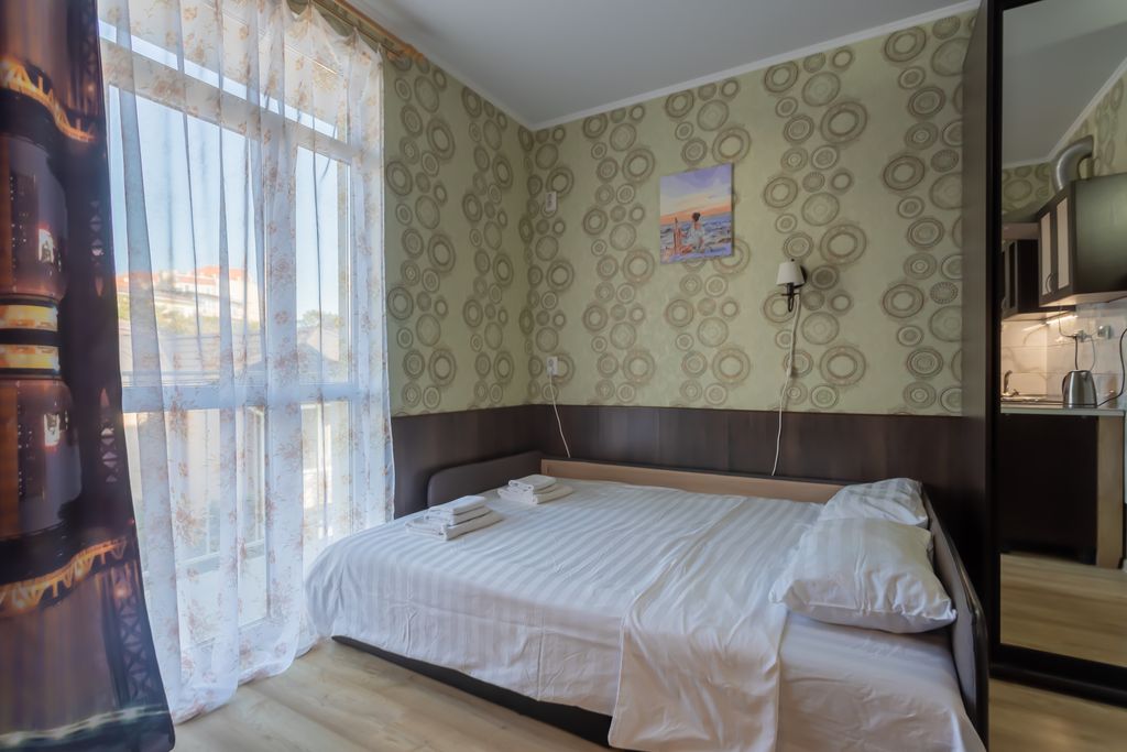 Апартаменты 6/9 с кухней и балконом с боковым видом на море