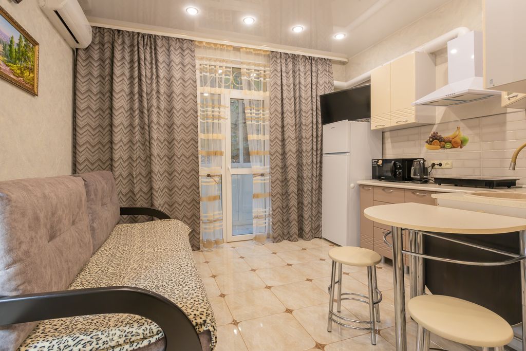 Апартаменты 2/8 с кухней и балконом