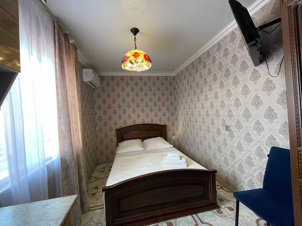 Двухместный номер с 1 кроватью с общим санузлом на этаже