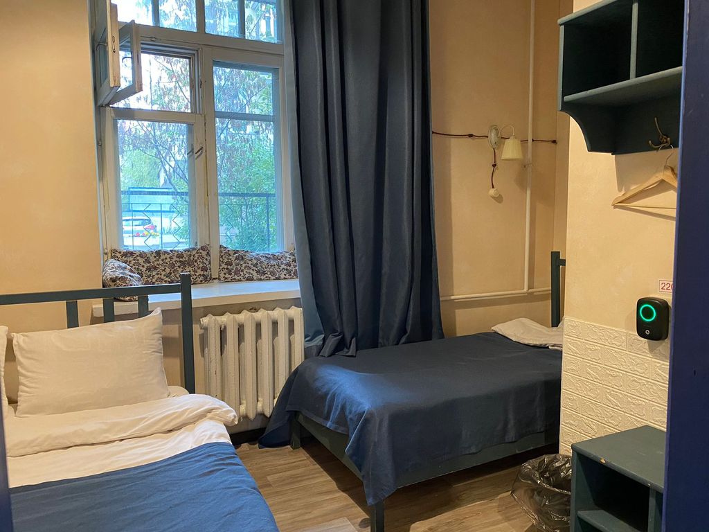 Трёхместный номер с общей ванной комнатой