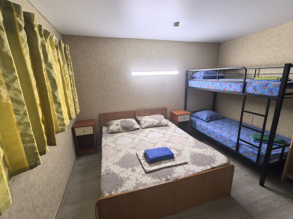 Трёхместный номер улучшенный с видом на горы