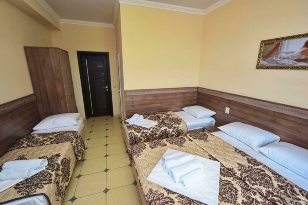 Четырёхместный номер стандарт с балконом