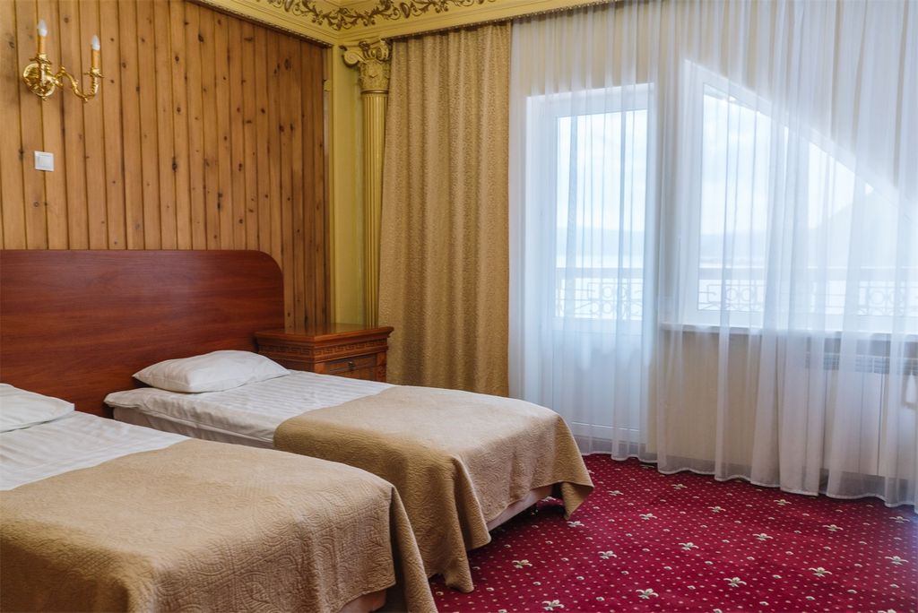 Двухместный номер с 2 отдельными кроватями первая, стандарт