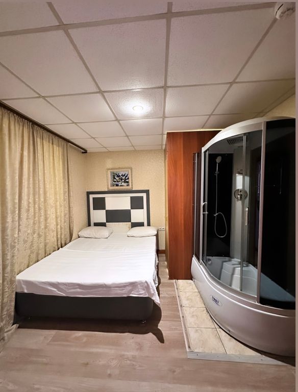 Двухместный номер с 1 кроватью эконом-класса с двуспальной кроватью