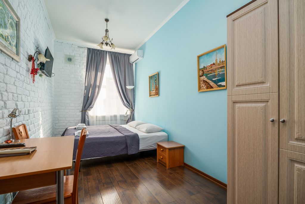 Двухместный номер с 2 отдельными кроватями Двухместная стандартная комната для 2-х взрослых с санузлом напротив