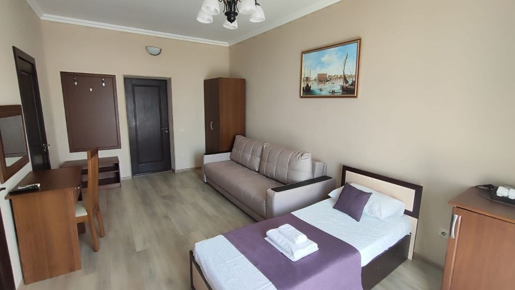 Четырёхместный номер двухкомнатный Стандарт