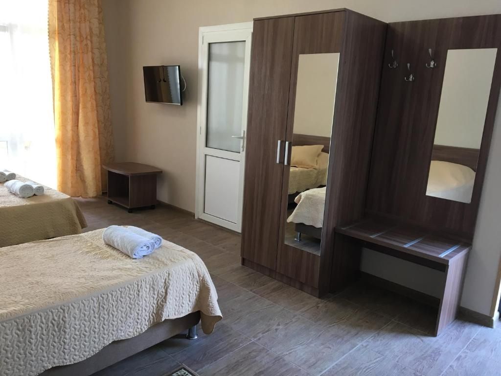 Четырёхместный номер с балконом и видом на море