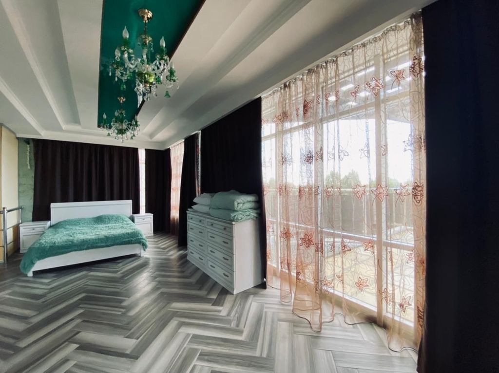 Апартаменты малахитовый