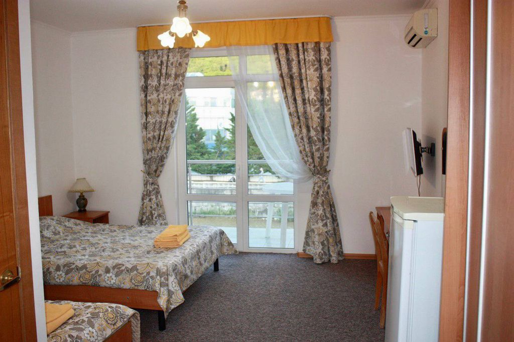 Трёхместный номер комфорт с балконом