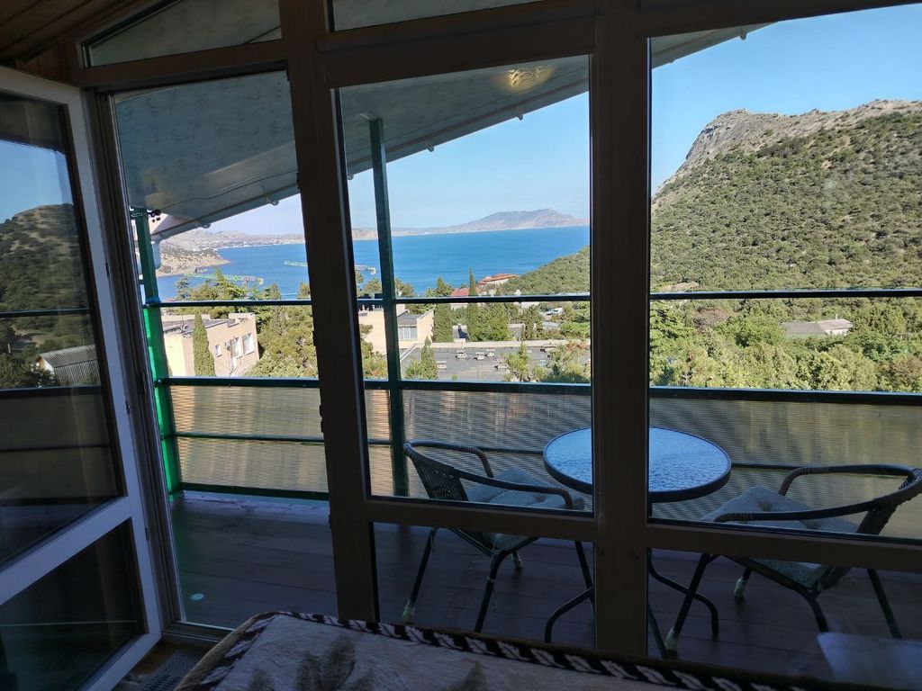 Четырёхместный номер улучшенный с видом на море