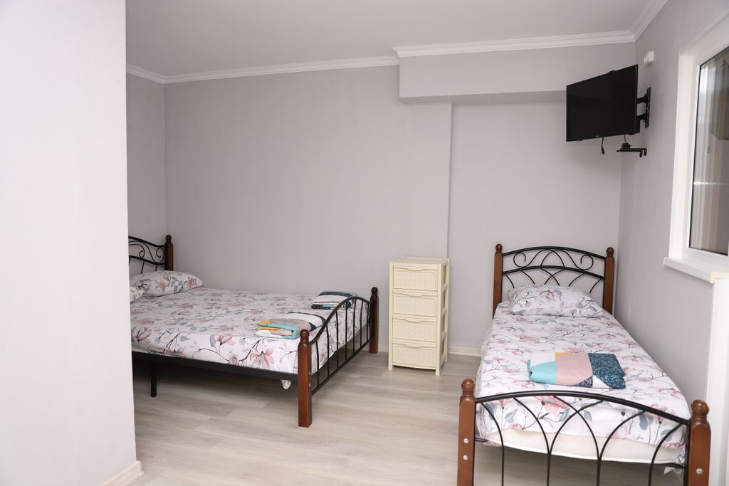 Трёхместный номер с видом на горы