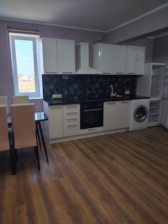 Апартаменты с кухней и изолированной спальней