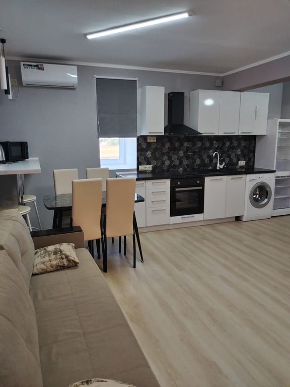 Апартаменты с кухней и изолированной спальней