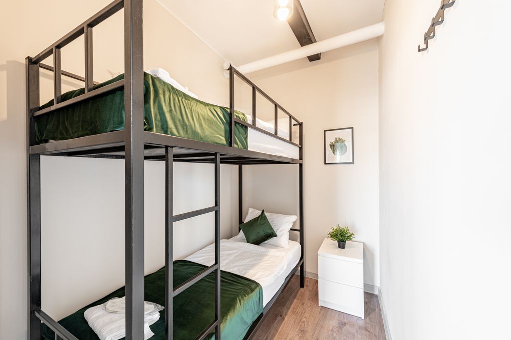 Двухместный номер с 2 отдельными кроватями двухъярусный без окна