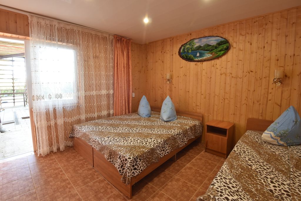 Трёхместный номер стандарт № 3