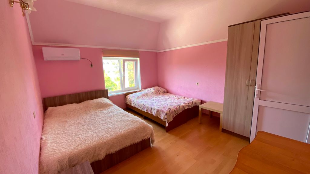 Четырёхместный номер стандарт с видом на город