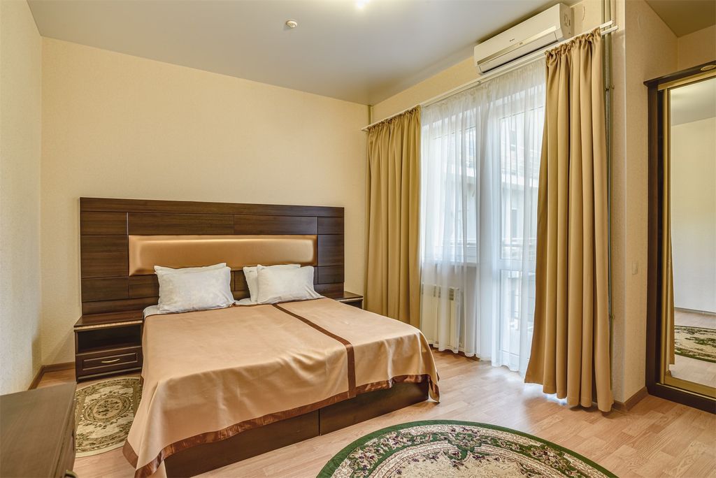 Двухместный номер с 1 кроватью люкс 2-комнатный корпус №7