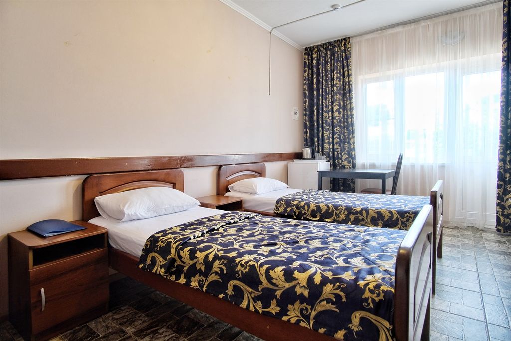 Двухместный номер с 2 отдельными кроватями Стандарт с выходом к 4 термальным бассейнам