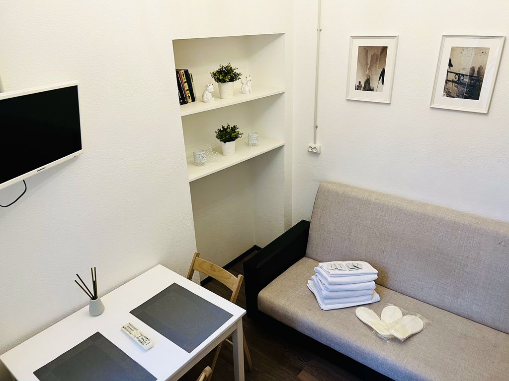 Апартаменты светлая студия с собственным душем