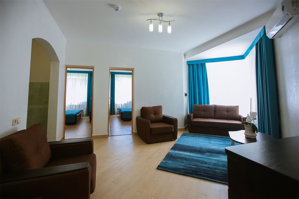 Четырёхместный номер комфорт 3-х комнатный