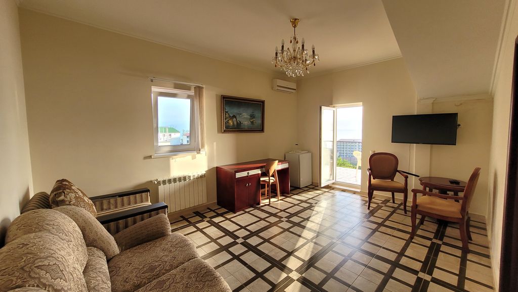 Семейный номер люкс с видом на море