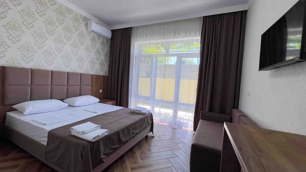 Трёхместный номер с террасой