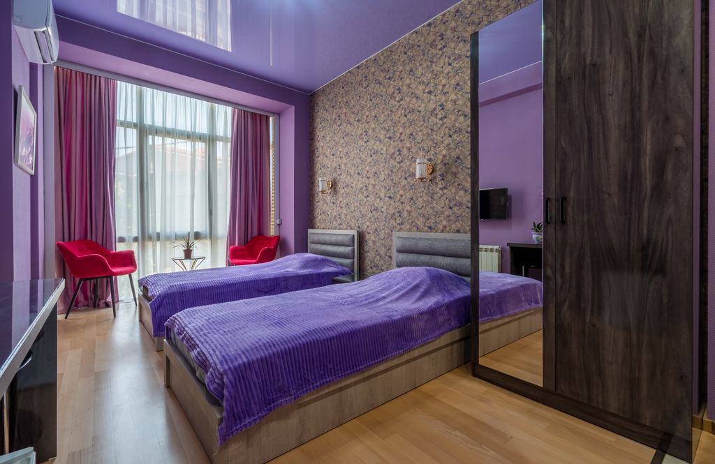 Двухместный номер с 2 отдельными кроватями с видом на тихую улицу