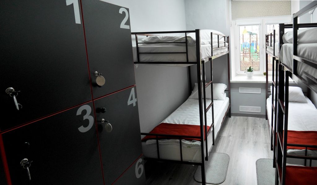 Многоместный мужской номер кровать в мужском шестиместном номере #9