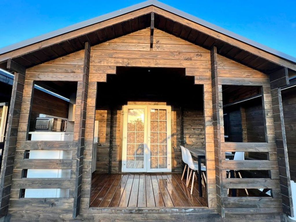 Дом уютный на побережье Азовского моря со своей кухней