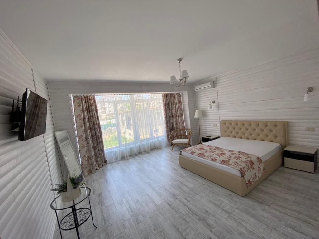 Четырёхместный номер люкс с видом на горы