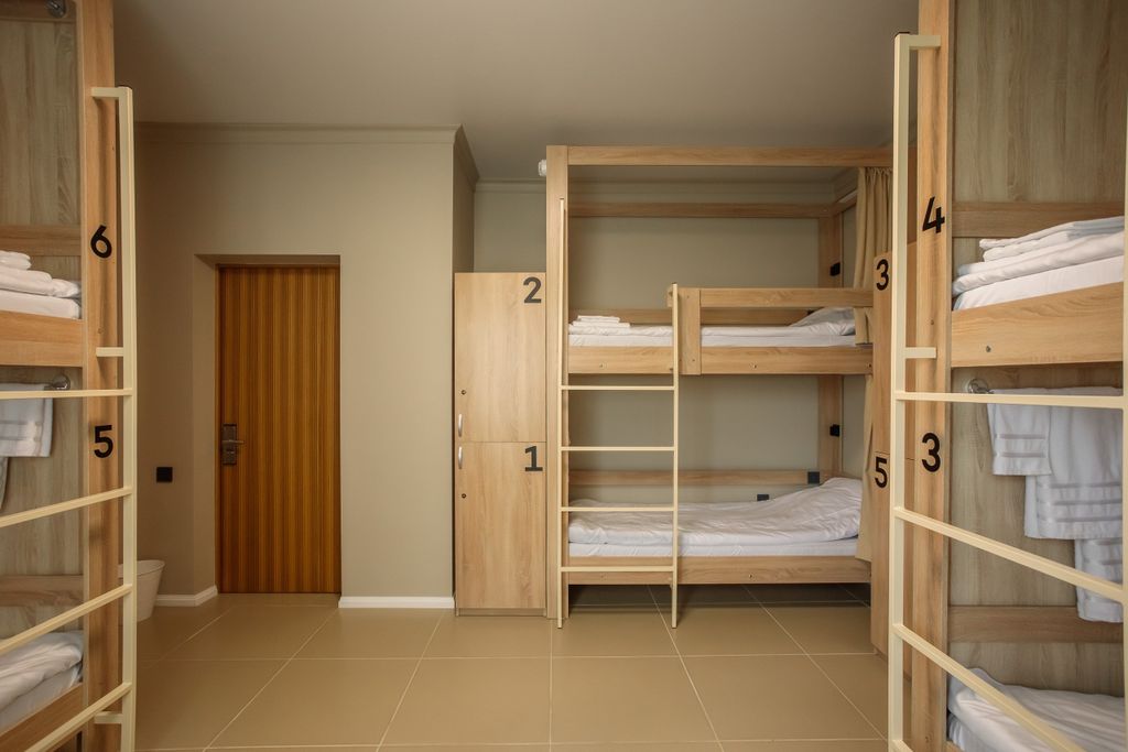 Многоместный смешанный номер кровать-капсула в женском номере для 6 человек