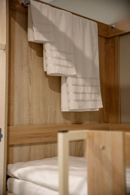 Многоместный смешанный номер с базовыми кроватями - капсулами на 4 человека