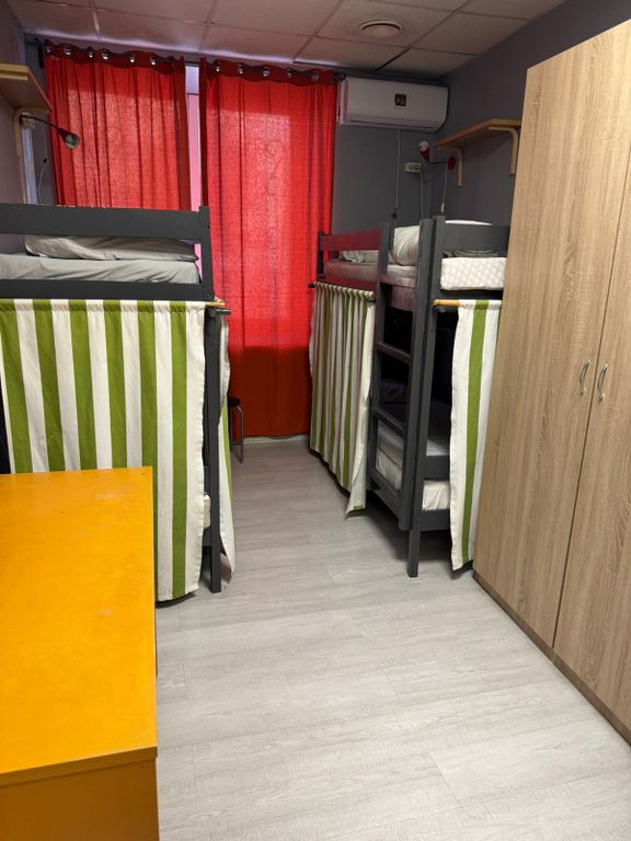 Многоместный смешанный номер место в четырехместном смешанном номере