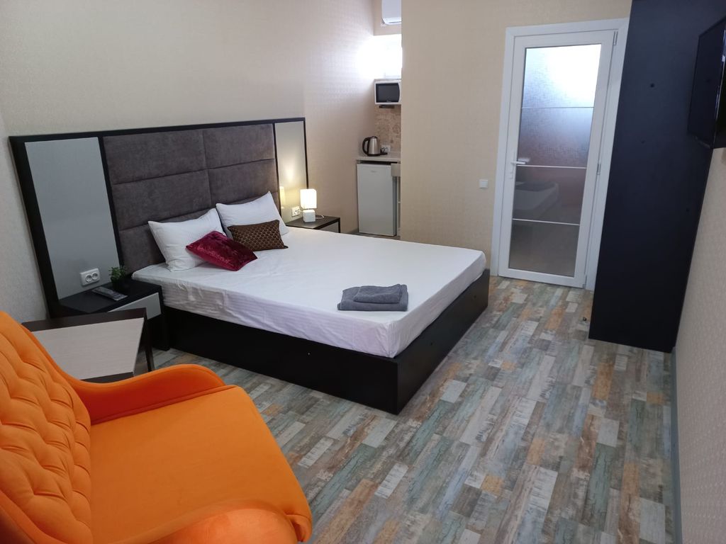 Трёхместный номер улучшенный с видом на горы