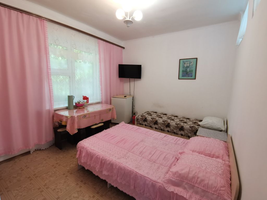 Трёхместный номер стандарт со всеми удобствами №1