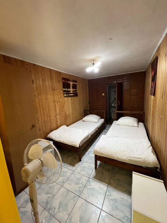 Двухместный номер с 2 отдельными кроватями с удобствами N2