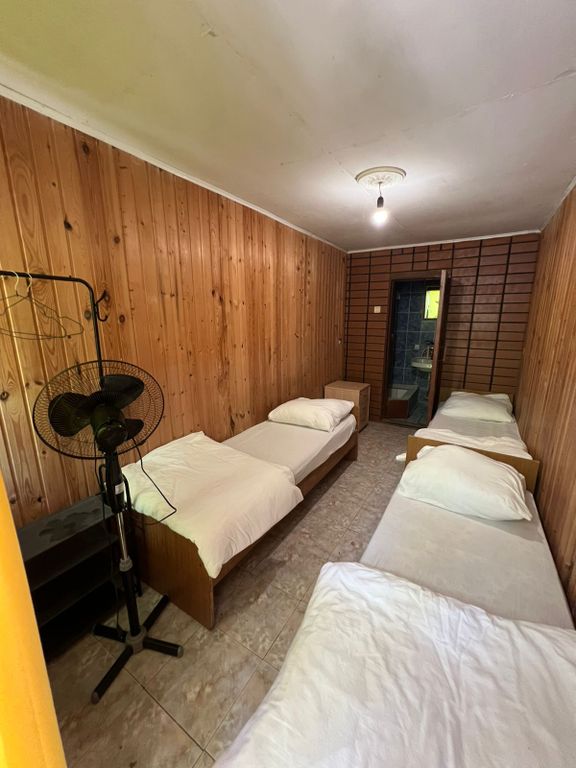 Трёхместный номер с удобствами (N7)