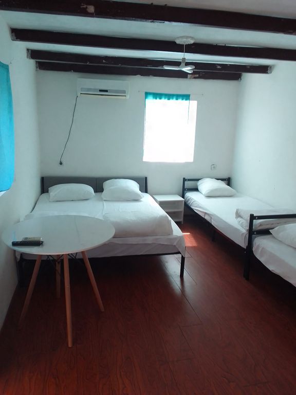 Семейный номер пятиместный без удобств