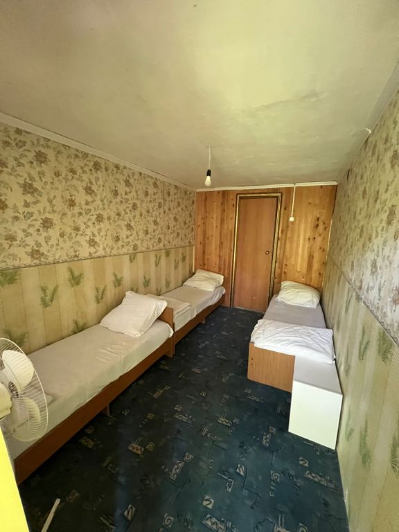 Трёхместный номер с удобствами N13