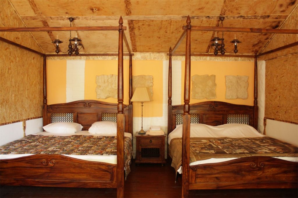 Семейный номер летний домик у дороги