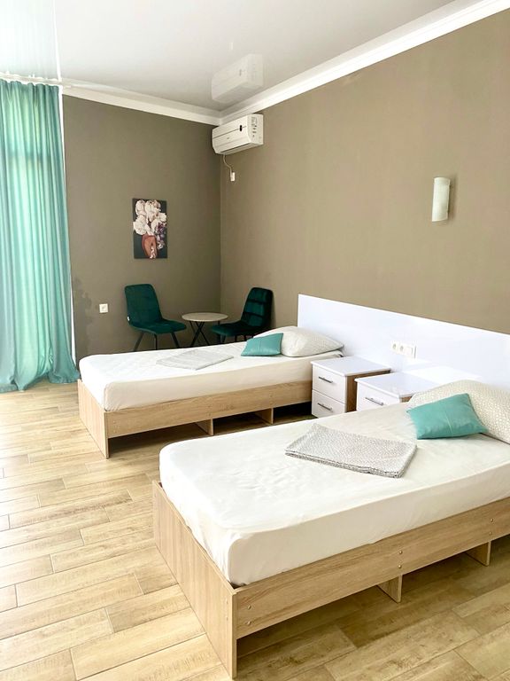 Четырёхместный номер люкс с видом на горы