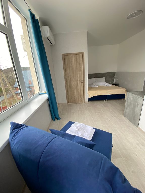 Трёхместный номер улучшенный с видом на горы